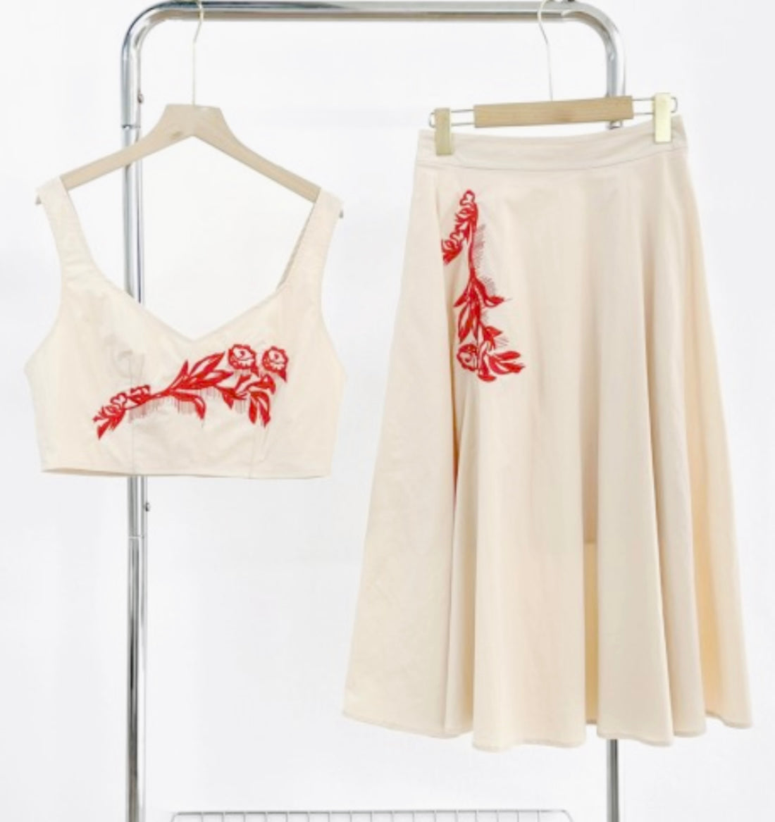 Two-piece Set With Red Floral Embroidery