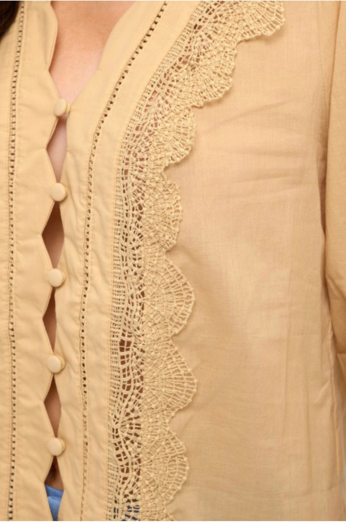Scalloped top