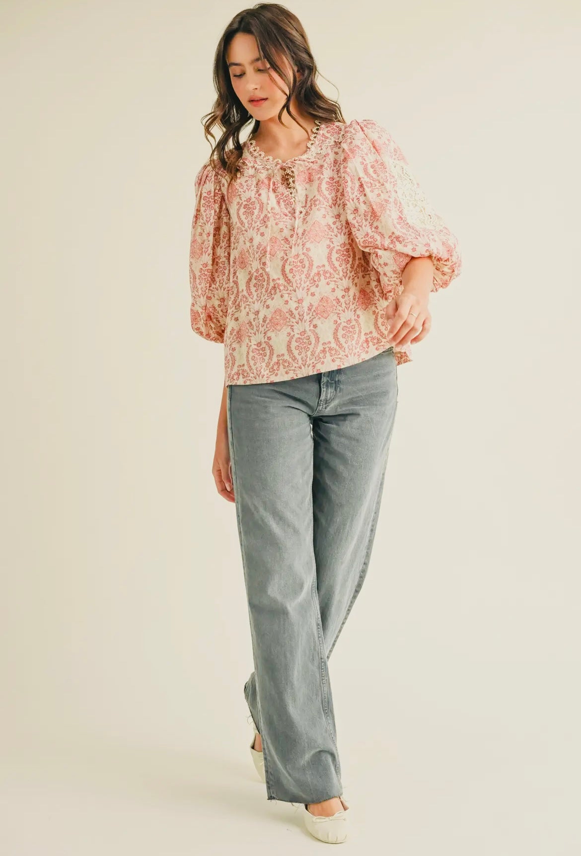 Lace Trim Bubble Sleeve
Top