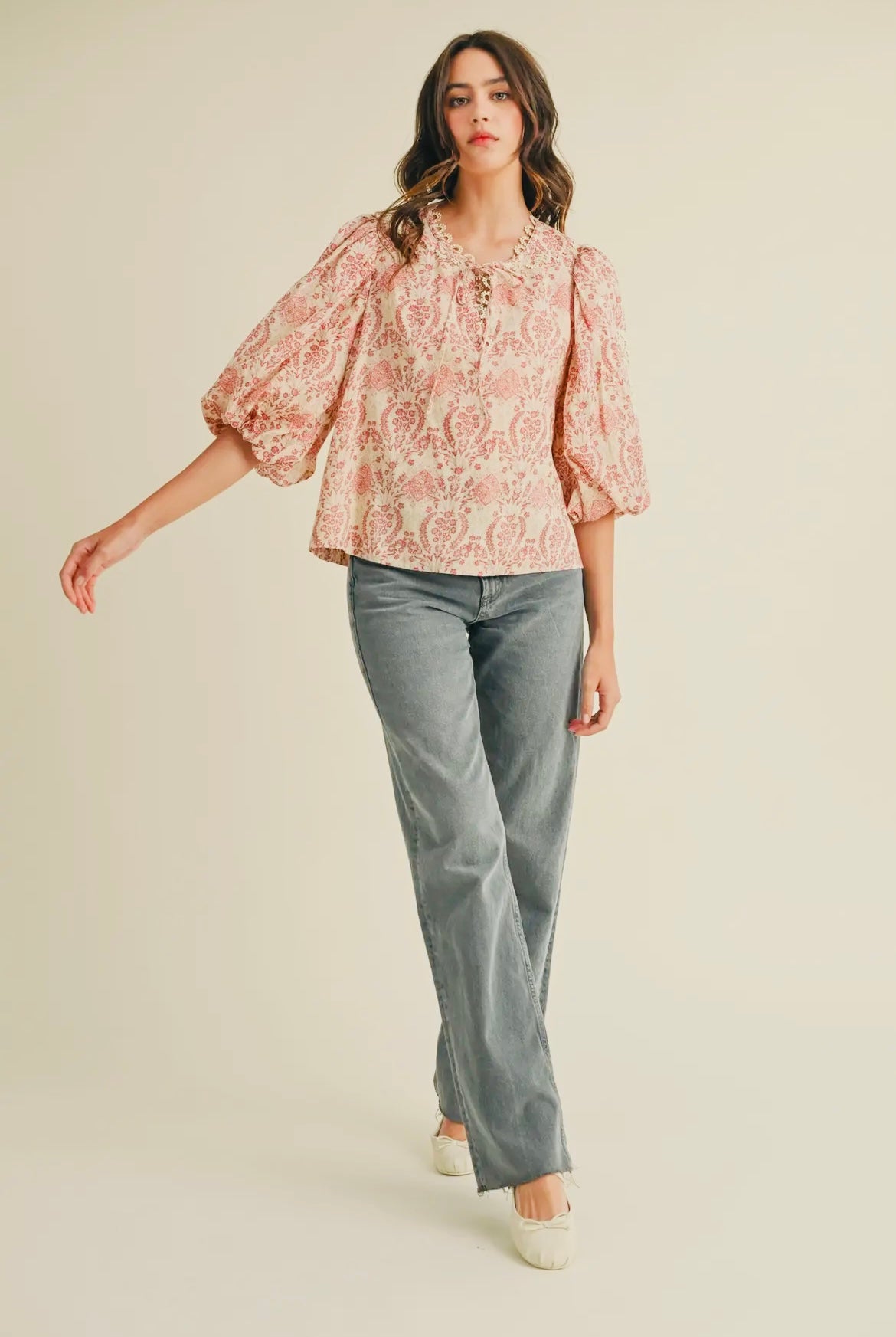 Lace Trim Bubble Sleeve
Top
