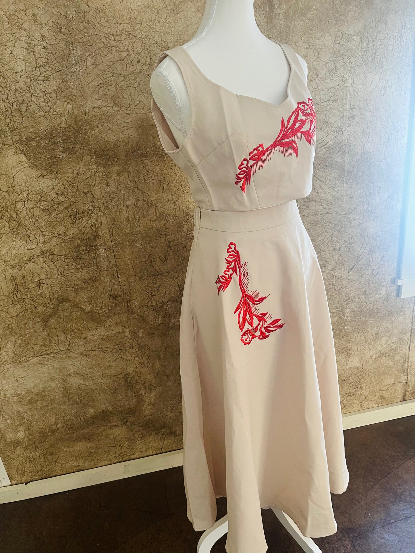 Two-piece Set With Red Floral Embroidery