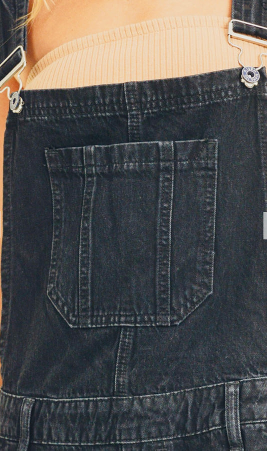 •RELAXED FIT KNEE DISTRESSED OVERALL JEANS